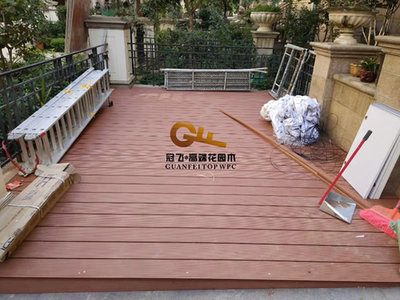 塑木地板與57圍欄 打造現(xiàn)代耐用的戶外空間組合